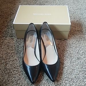 Michael kors black leather pumps